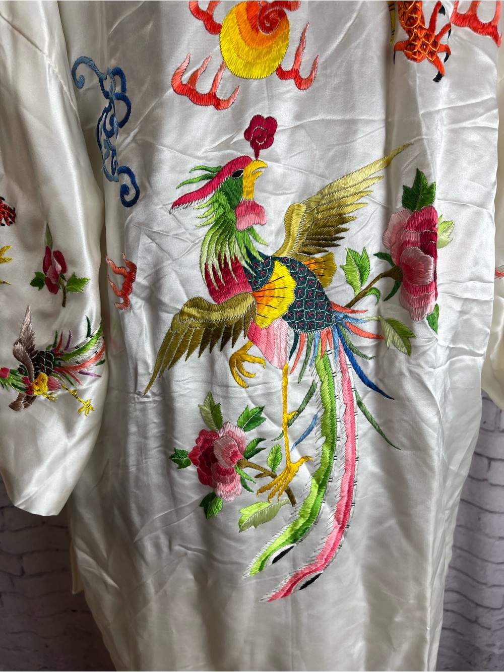 Golden bee vintage silk robe size large white with dragon and phoenix - Picture 8 of 16